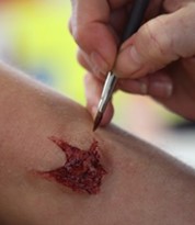 Open wound makeup during SFX makeup course